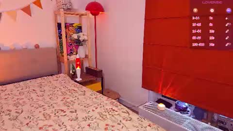Snapshot of come_in_bed chatting on July 2026 01:30:02 PM Audrey online show from July 2026 01:30:02 PM