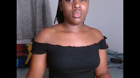 Snapshot of comicalcara chatting on September 2025 12:34:01 AM Cara online show from September 2025 12:34:01 AM