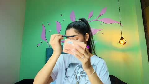 C O N N I E online show from November 2025 02:53:02 PM