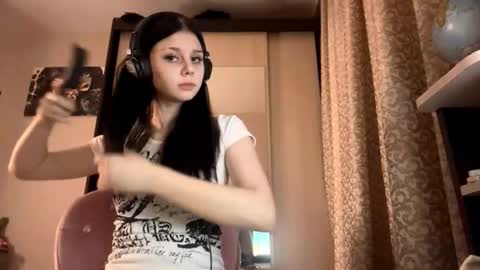 Isabella online show from November 2025 06:09:02 PM