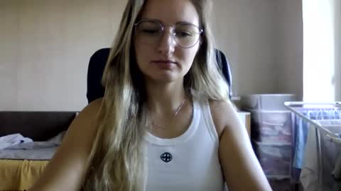 Snapshot of cora_fora chatting on September 2025 07:19:01 AM cora_fora online show from September 2025 07:19:01 AM