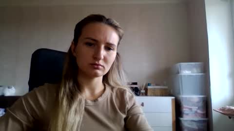 Snapshot of cora_fora chatting on September 2025 08:04:01 AM cora_fora online show from September 2025 08:04:01 AM