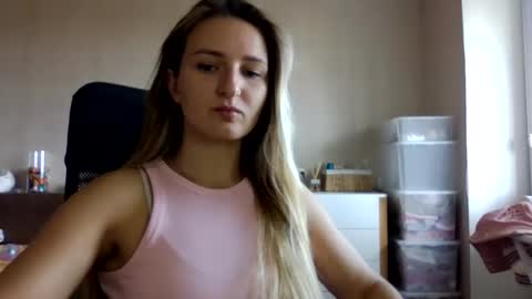 Snapshot of cora_fora chatting on September 2025 08:05:01 AM cora_fora online show from September 2025 08:05:01 AM