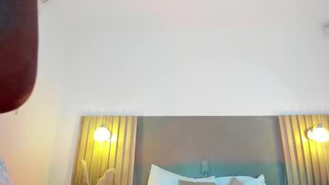 C O R A  L online show from November 2025 02:14:01 AM