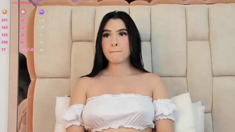 Snapshot of coraline__clark chatting on December 2024 02:48:02 PM online show from December 2024 02:48:02 PM