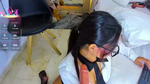 Snapshot of coraline_v chatting on November 2025 02:33:02 AM Coraline connected from 10 pm to 6 am Colombia time online show from November 2025 02:33:02 AM