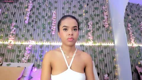 coralineross_ online show from October 2025 10:52:02 AM