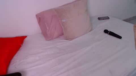 Coral Reyes online show from November 2025 10:50:02 AM