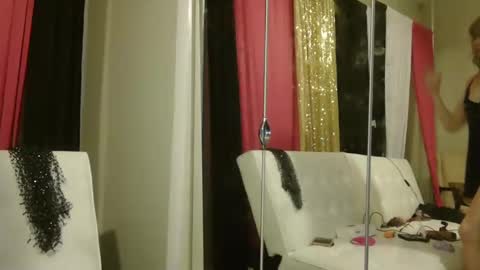 Snapshot of corinnebijou chatting on February 2025 05:08:01 AM CorinneBijou online show from February 2025 05:08:01 AM