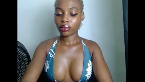 Snapshot of cornxcunt chatting on November 2025 09:52:02 PM cornxcunt online show from November 2025 09:52:02 PM