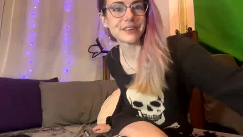 corolineclovr_and_kirkinator online show from March 2025 02:50:01 AM