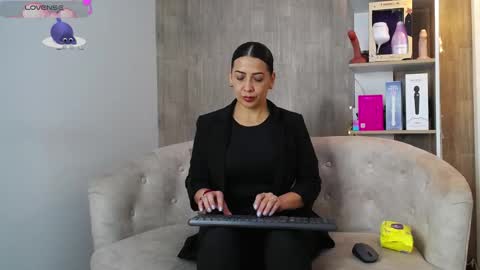 cortney tayler online show from December 2025 02:32:02 PM