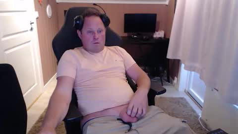 Snapshot of couple3845 chatting on October 2025 11:46:02 AM couple3845 online show from October 2025 11:46:02 AM