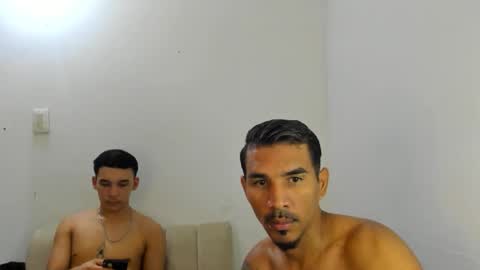 aron y stivens online show from October 2025 12:43:01 AM