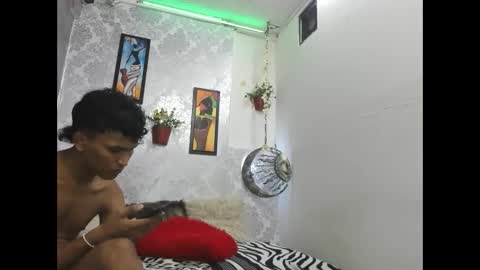couple_boysx18 online show from October 2025 04:49:02 AM