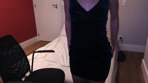 Snapshot of couple_nuts chatting on December 2024 09:13:02 PM couple_nuts online show from December 2024 09:13:02 PM