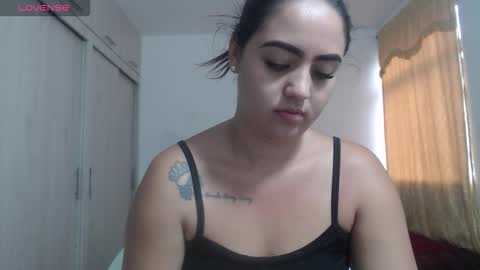  ALEJANDRO Y EMILY  online show from October 2025 01:31:02 PM