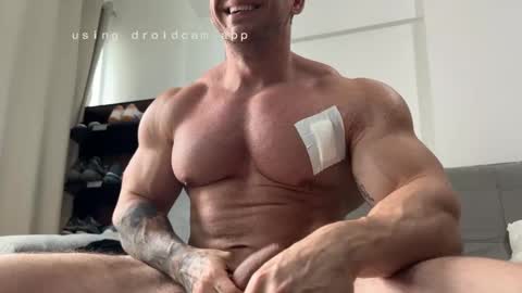 couplemuscle40 online show from November 2025 01:37:01 PM