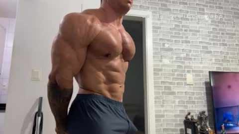 couplemuscle40 online show from February 2026 12:33:02 PM