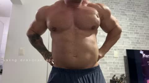 Snapshot of couplemuscle40 chatting on July 2026 12:02:02 AM couplemuscle40 online show from July 2026 12:02:02 AM