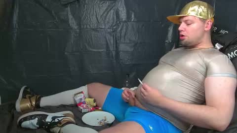 Snapshot of cravingboy chatting on November 2025 09:36:02 PM robin online show from November 2025 09:36:02 PM