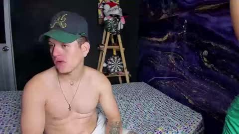 crazy_acouple_donpillo online show from December 2024 03:03:01 AM