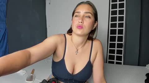 crazy_acouple_donpillo online show from February 2025 08:33:02 PM