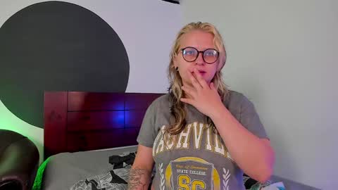 Snapshot of crazy_cakes_ chatting on December 2024 01:33:01 PM Lexie Rose online show from December 2024 01:33:01 PM