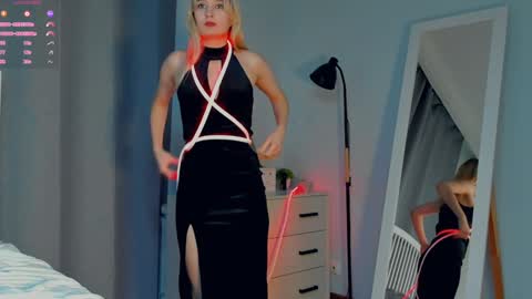 Snapshot of crazy_selfi chatting on December 2024 11:31:02 PM Emma online show from December 2024 11:31:02 PM