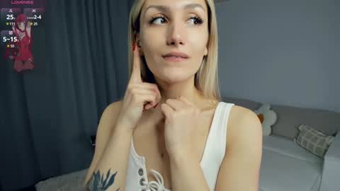 Snapshot of crazy_selfi chatting on February 2025 02:26:02 AM Emma online show from February 2025 02:26:02 AM