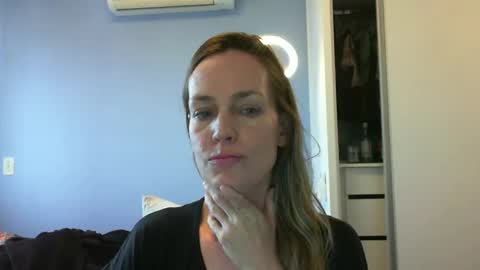 Anny online show from October 2025 10:19:02 AM