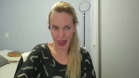 Anny online show from April 2026 12:22:02 AM