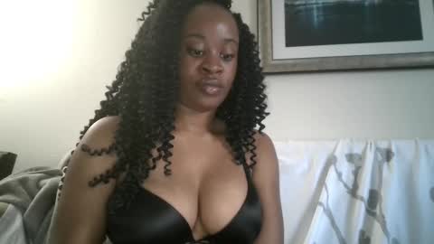 Snapshot of creamycherrypop chatting on February 2025 11:35:01 PM FREE online show from February 2025 11:35:01 PM