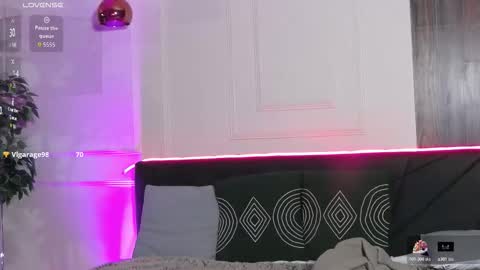 Sophie online show from October 2025 04:13:02 AM