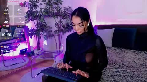 Sophie online show from November 2025 08:04:01 AM