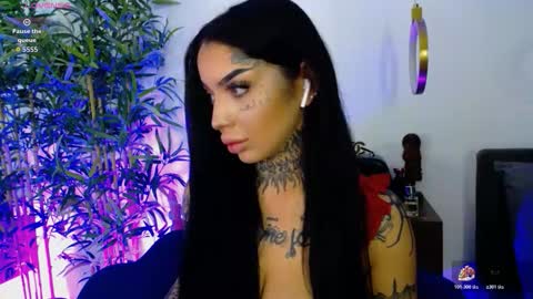 Sophie online show from November 2025 07:55:01 AM