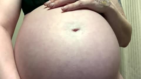 Breed me daddy  online show from February 2026 04:33:01 PM