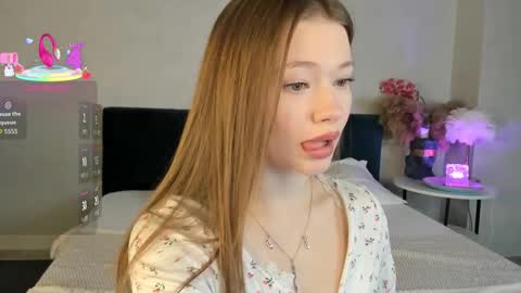 Snapshot of creepy_kittyy chatting on November 2025 02:32:02 AM Kitty online show from November 2025 02:32:02 AM