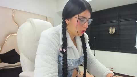 Criistaal   online show from February 2025 04:37:02 AM