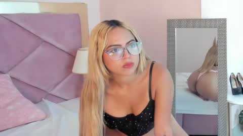 Snapshot of criistybloom chatting on May 2026 08:28:01 PM CristyBloom online show from May 2026 08:28:01 PM