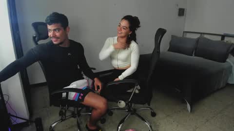 Crimson heart online show from December 2024 08:10:02 PM