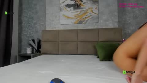 Snapshot of cris__alex__ chatting on February 2025 08:10:01 PM Gold Couple online show from February 2025 08:10:01 PM