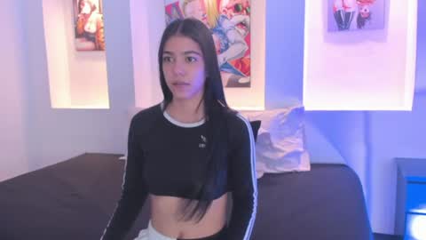 Snapshot of crisle_11 chatting on June 2026 11:44:02 AM Cris online show from June 2026 11:44:02 AM