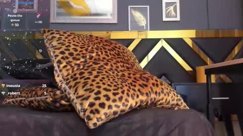 crissh 1 online show from March 2025 01:42:02 AM