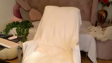 Snapshot of crissy_love chatting on July 2026 11:40:01 AM crissy_love online show from July 2026 11:40:01 AM