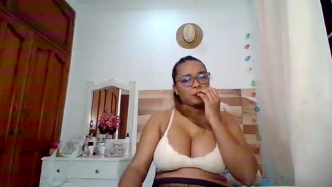 Snapshot of cristal_blanco chatting on December 2024 12:14:02 AM cristal online show from December 2024 12:14:02 AM