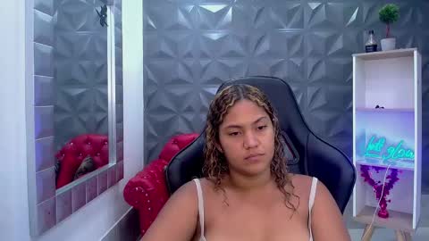 Snapshot of cristal_war chatting on February 2026 11:30:02 PM Cristal online show from February 2026 11:30:02 PM