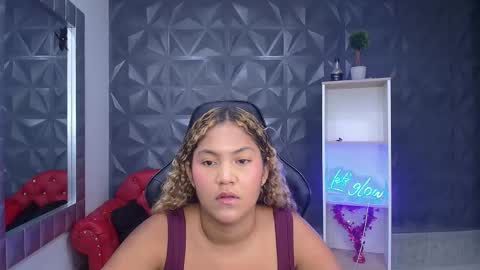 Snapshot of cristal_war chatting on February 2026 11:23:01 PM Cristal online show from February 2026 11:23:01 PM