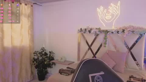 Snapshot of cristalbroke_tay chatting on July 2026 08:37:01 PM Crystalbroke online show from July 2026 08:37:01 PM