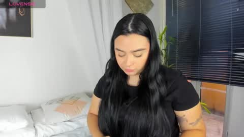 Snapshot of cristalcutte_ chatting on December 2024 12:16:02 PM Cristal Cute online show from December 2024 12:16:02 PM